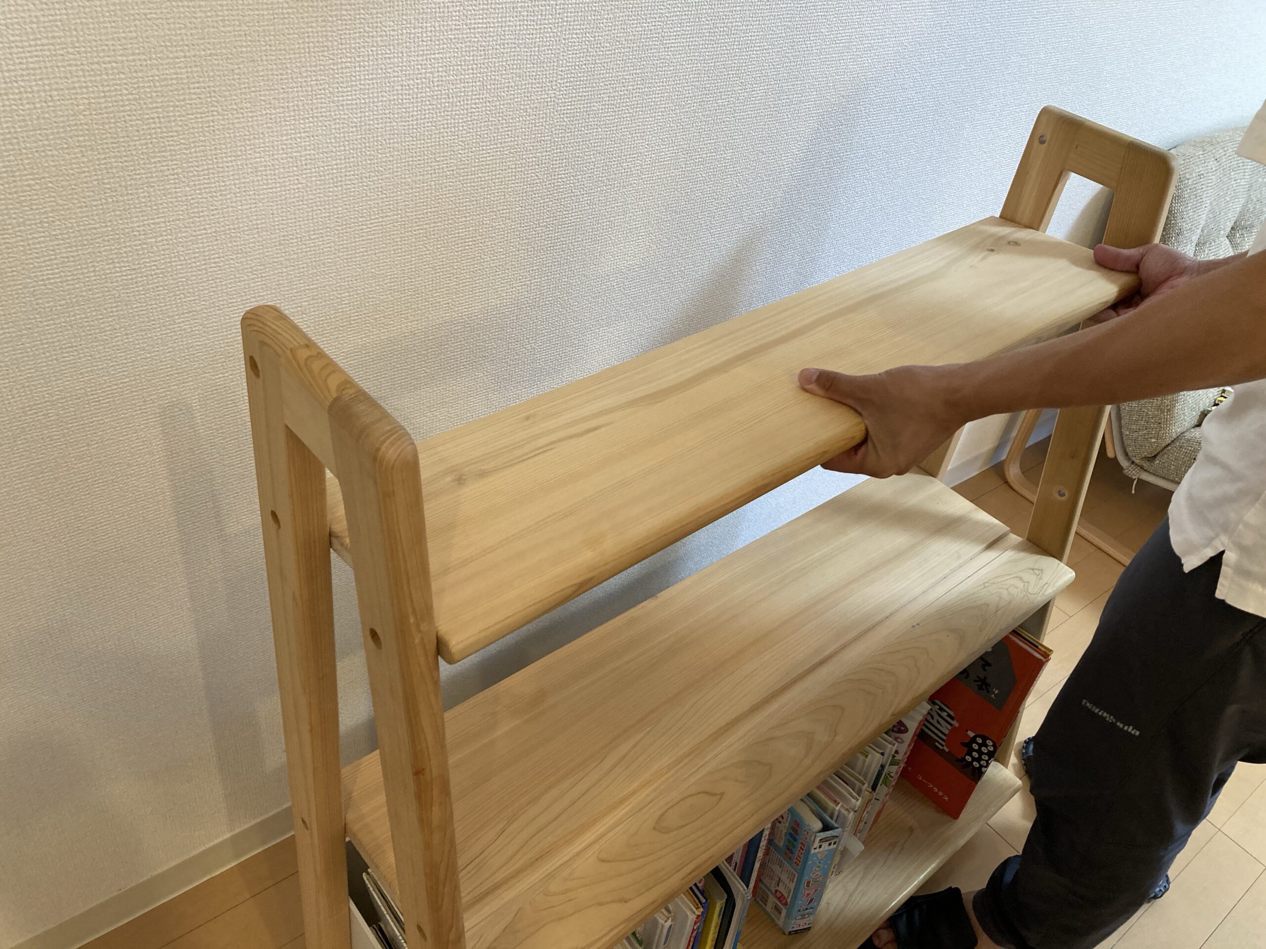絵本棚からディスプレイ棚へ