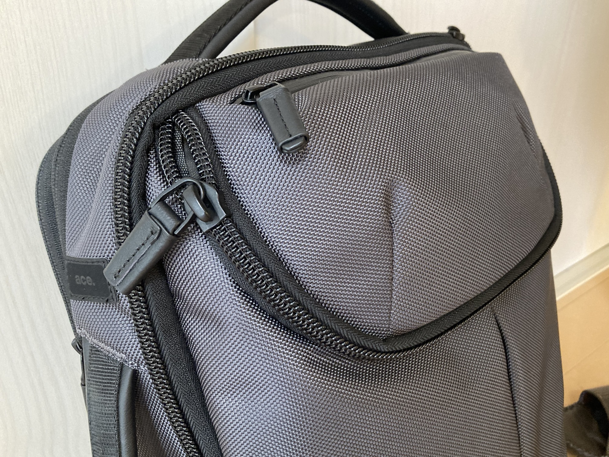 エースデュアルポーズレビュー・頑丈なファスナー