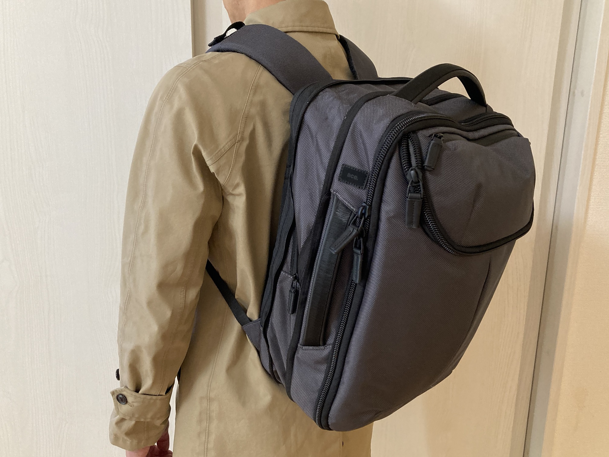 エースデュアルポーズレビュー・エキスパンド（拡張）して背負った様子