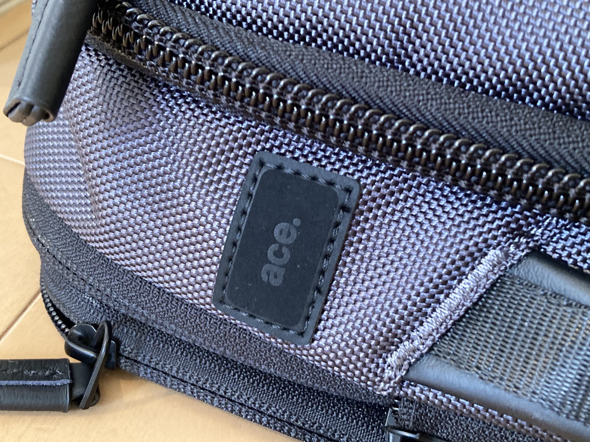 エースデュアルポーズレビュー・ブランドロゴ