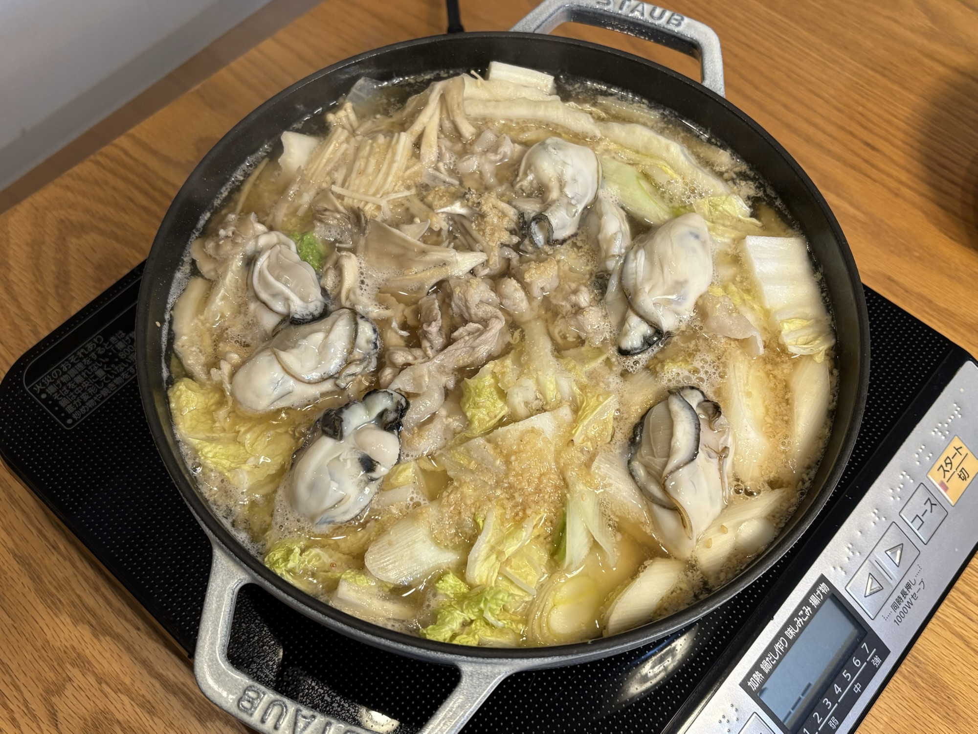 ストウブブレイザー24cmの使い勝手とサイズ感・鍋料理