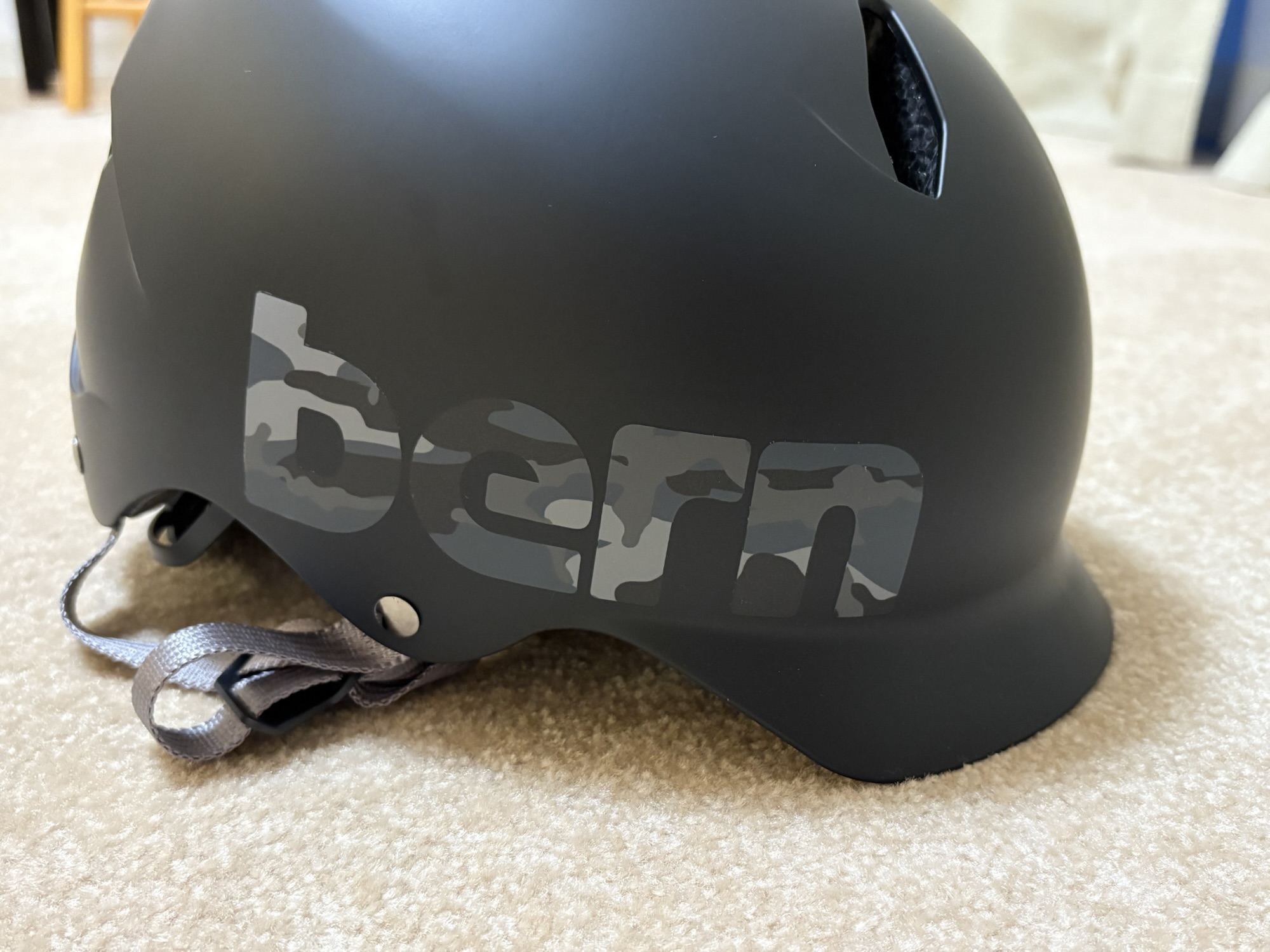 bern（バーン）ジュニアヘルメット「バンディート」レビュー・ブラックカモロゴ