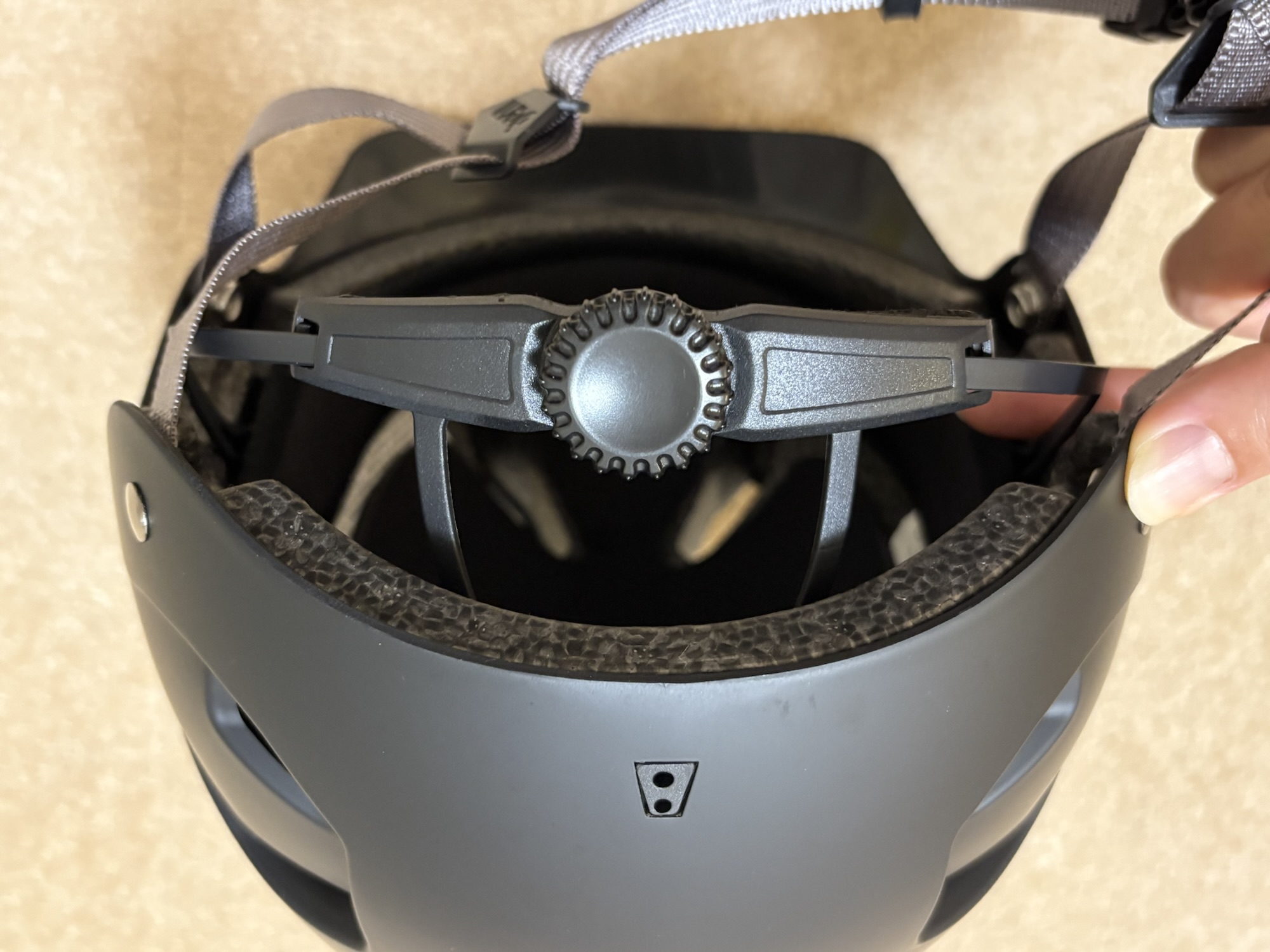 bern（バーン）ジュニアヘルメット「バンディート」レビュー・ダイヤルでサイズ感の調節ができる