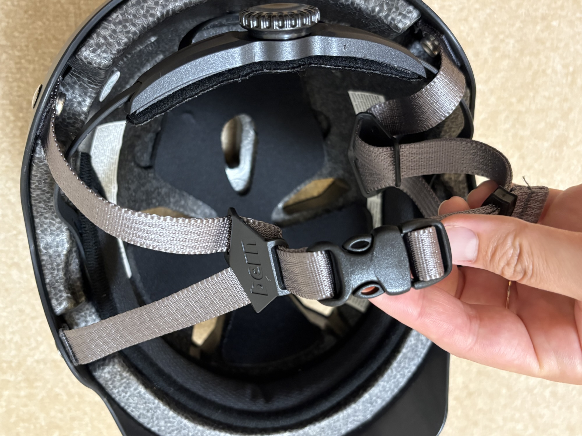 bern（バーン）ジュニアヘルメット「バンディート」レビュー・着脱のしやすさ