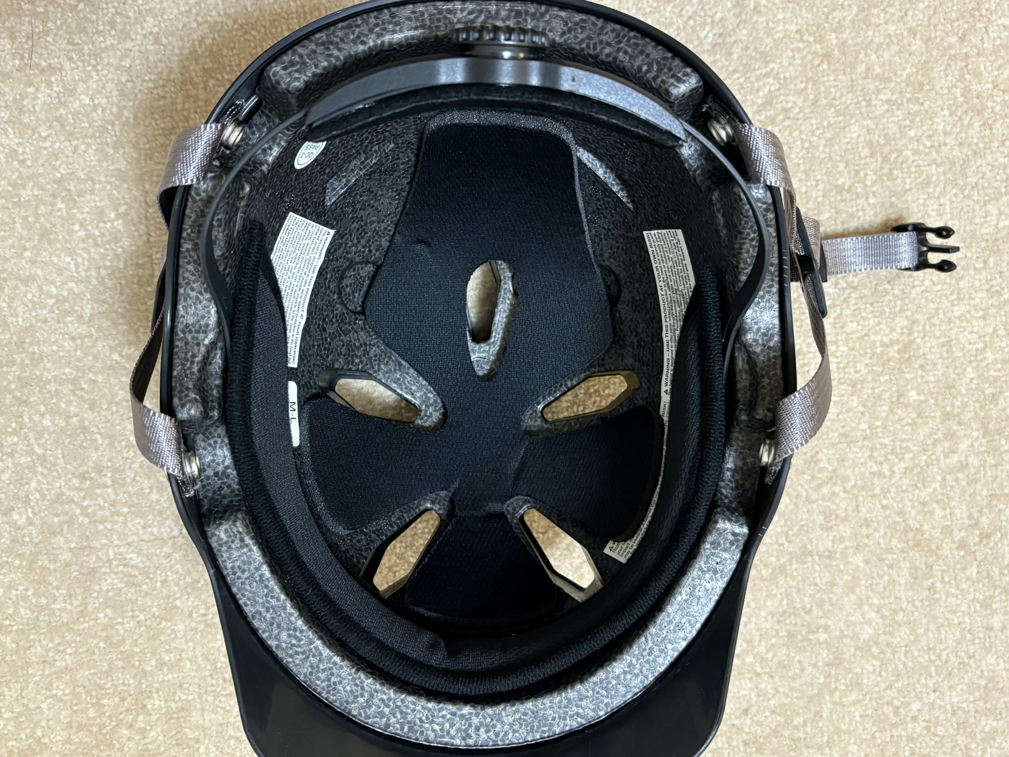 bern（バーン）ジュニアヘルメット「バンディート」レビュー・内部の構造