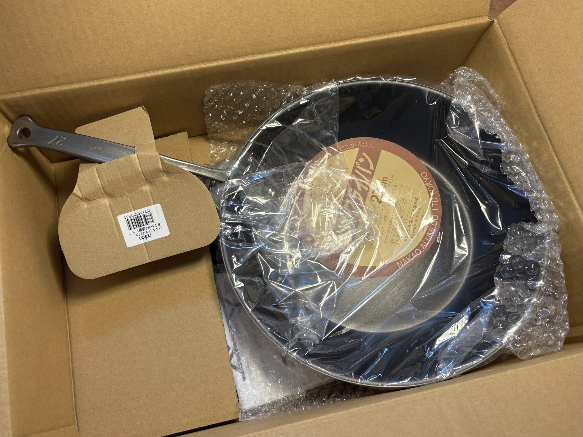 中尾アルミシルクフライパン浅型27cm・開封した様子