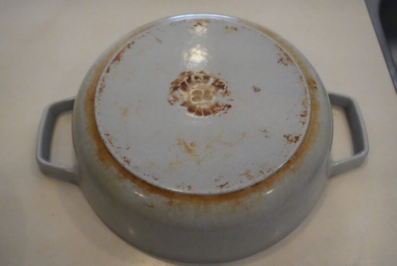 ストウブ外側の汚れ落とし・ビフォー