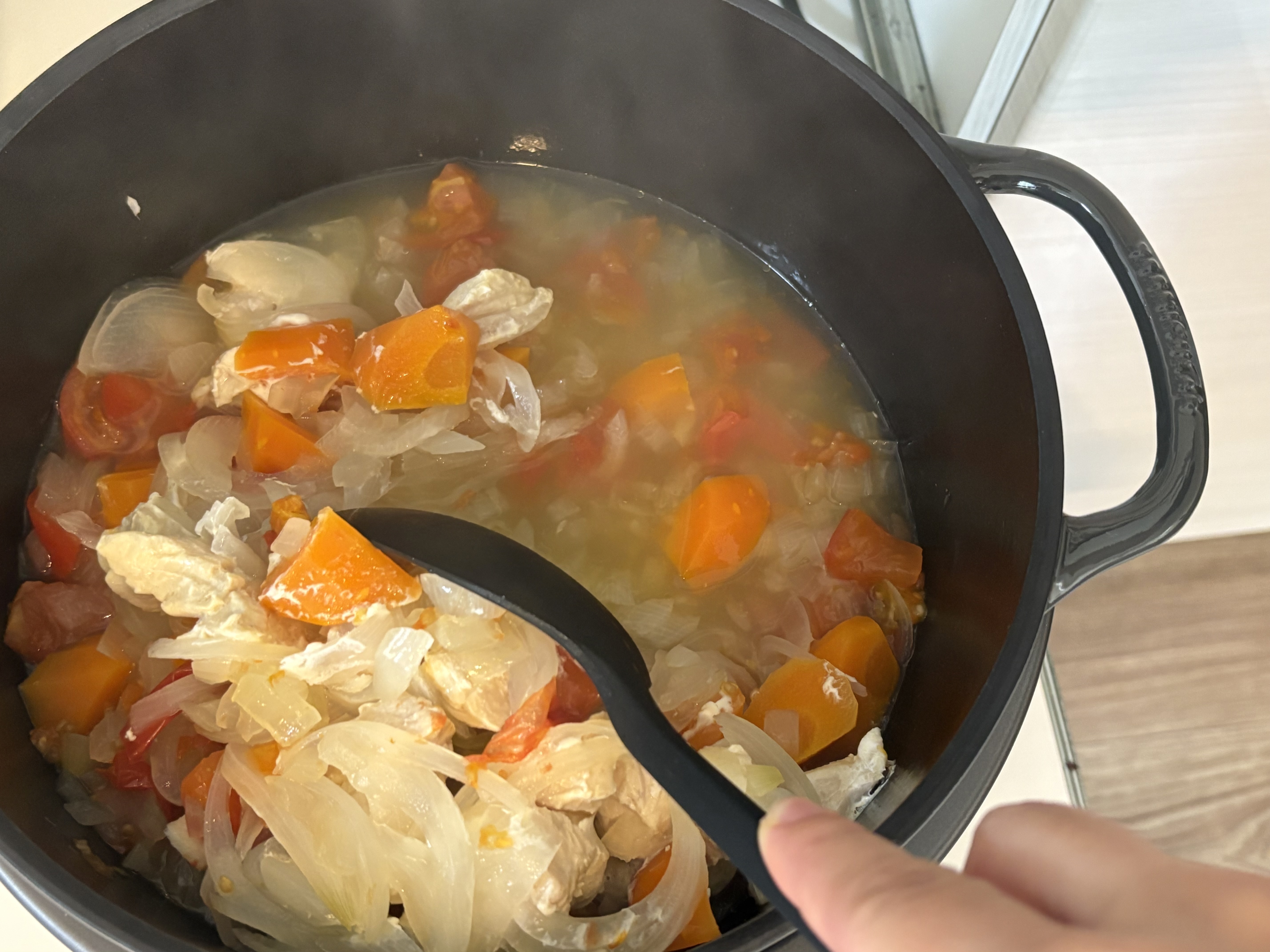 バーミキュラライスポット口コミレビュー｜無水カレー、野菜からたっぷり水分が出た様子